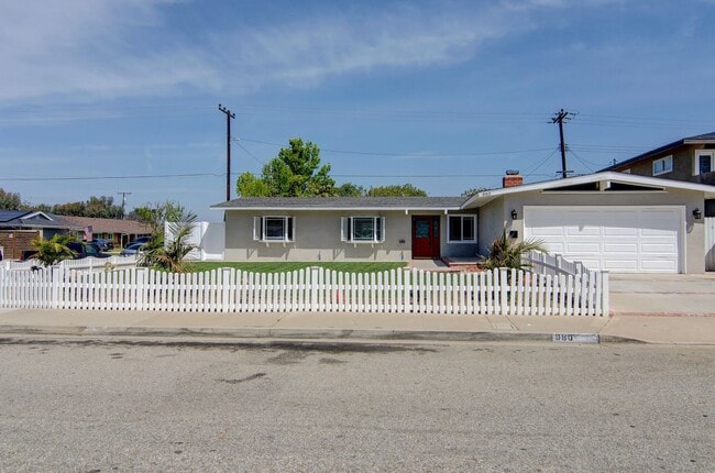 Building Photo - 980 Presidio Dr