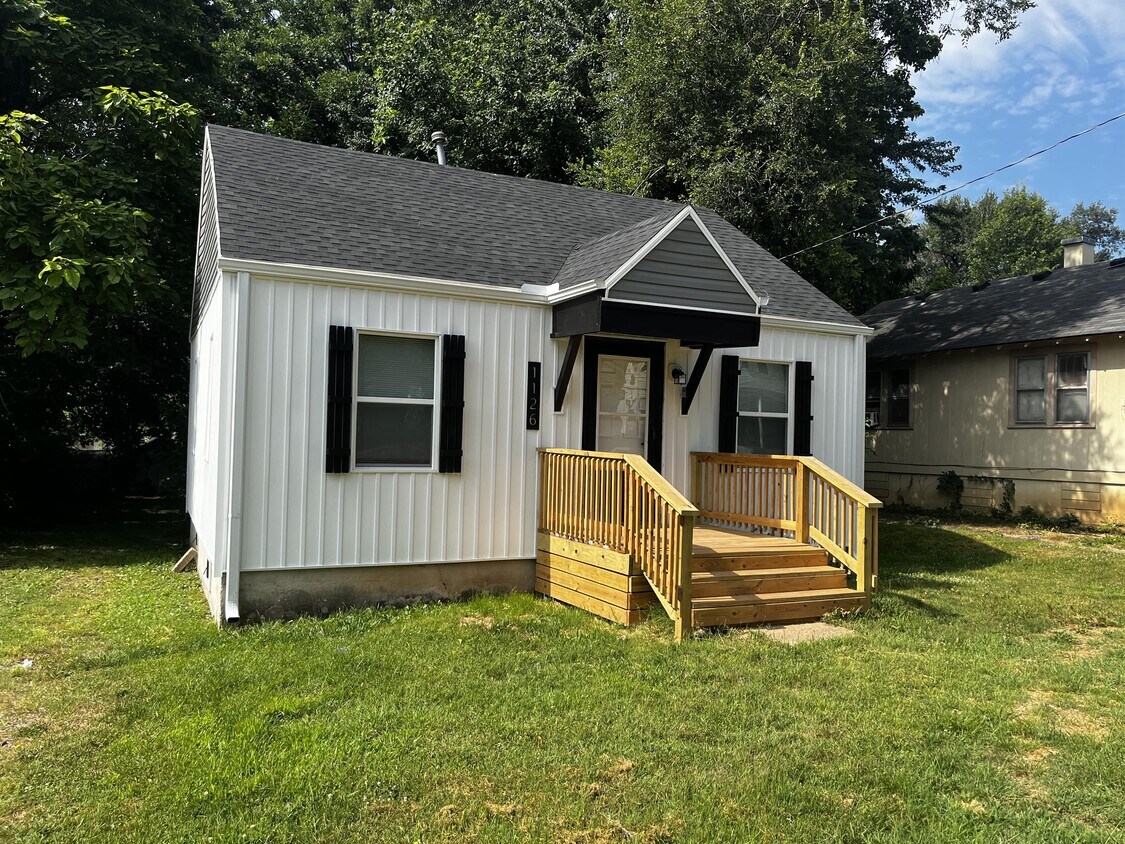 Primary Photo - 1126 W Hamilton St