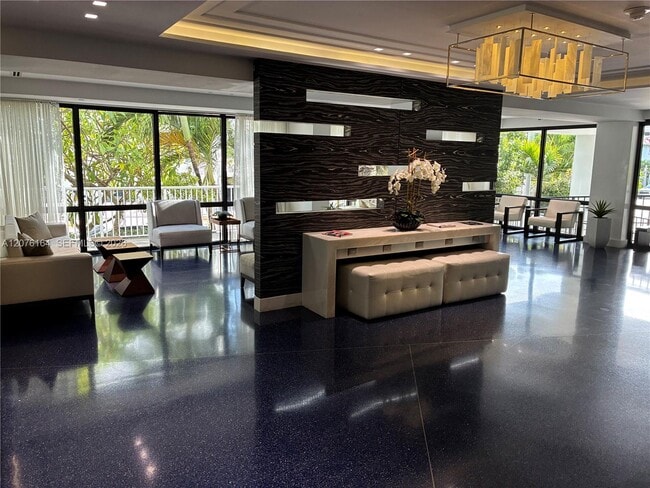 Building Photo - 4301 Collins Ave