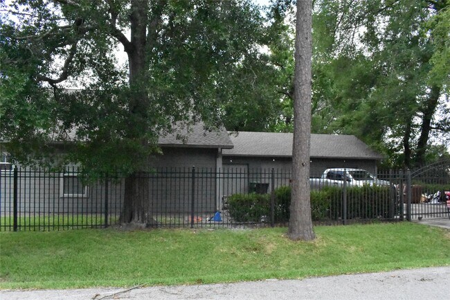 Building Photo - 8535 Parkette Dr