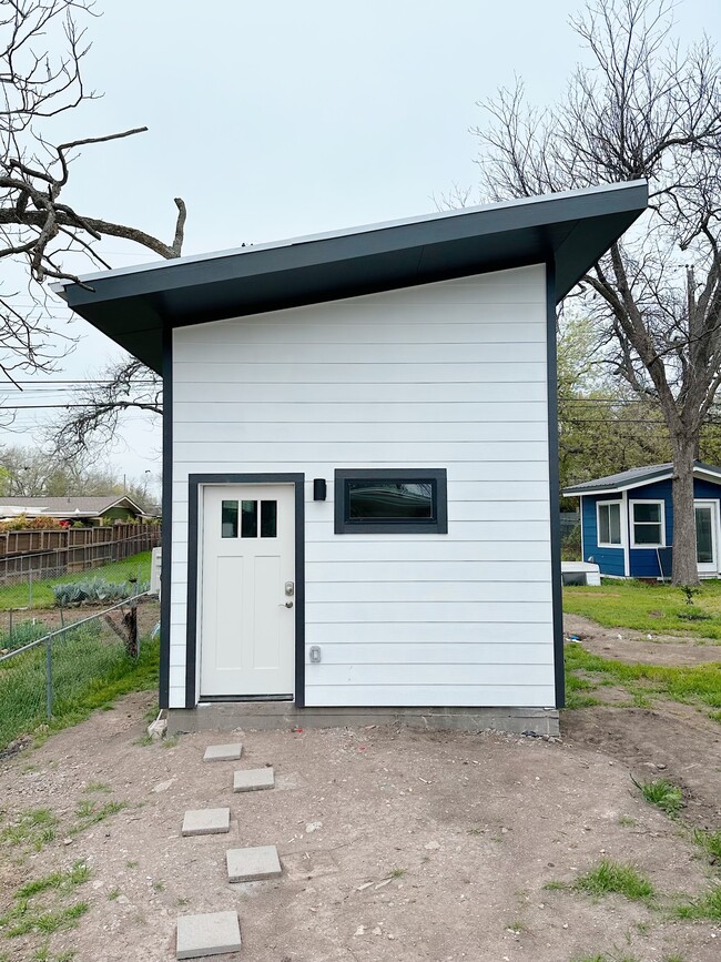 Building Photo - 1303 Berkshire Dr