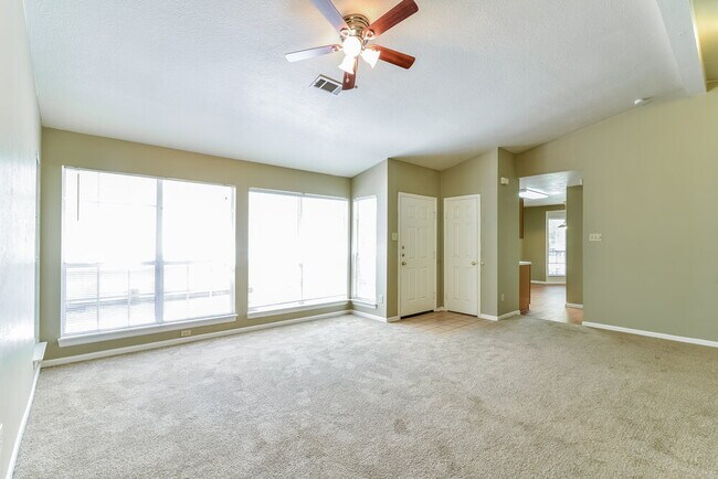 Foto del edificio - 23 Emery Cliff Pl