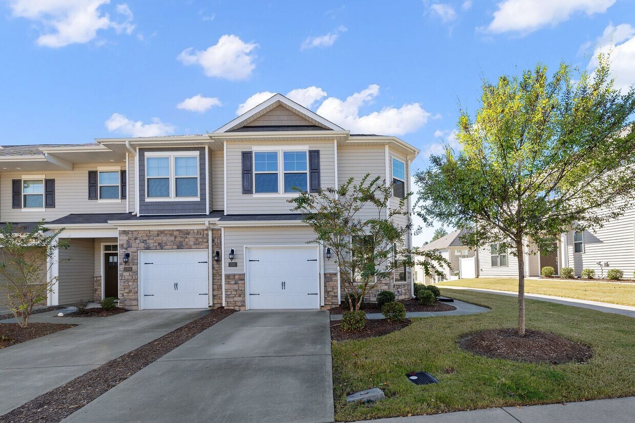 Foto principal - **Spacious 3/2.5 Townhome in Durham**