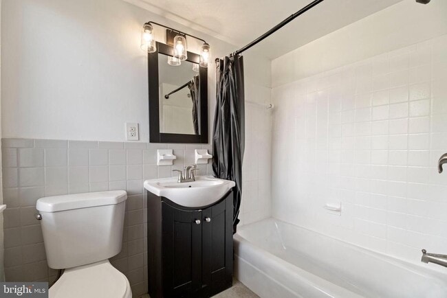 Foto del edificio - 7521 Riverdale Rd