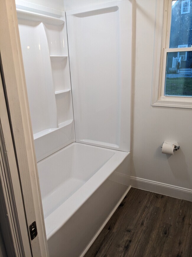 Baño - 932 Main St