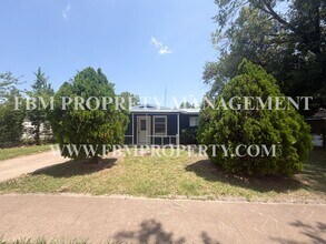 Building Photo - 3015 Winfield Dr