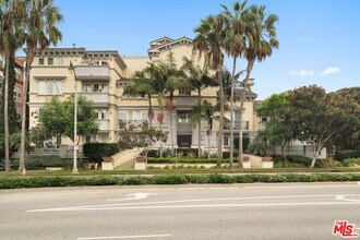 Building Photo - 7101 Playa Vista Dr