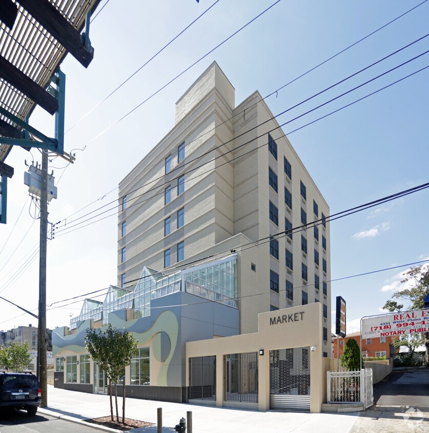 Foto principal - 4339-4347 White Plains Rd