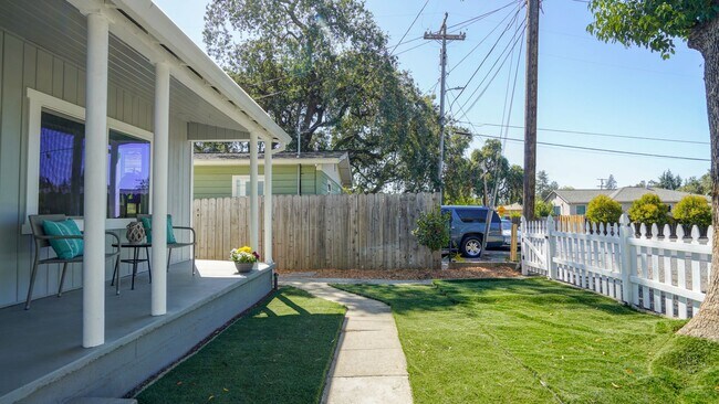 Building Photo - 2 Bedroom 1 Bath Remodeled House in Sonoma...