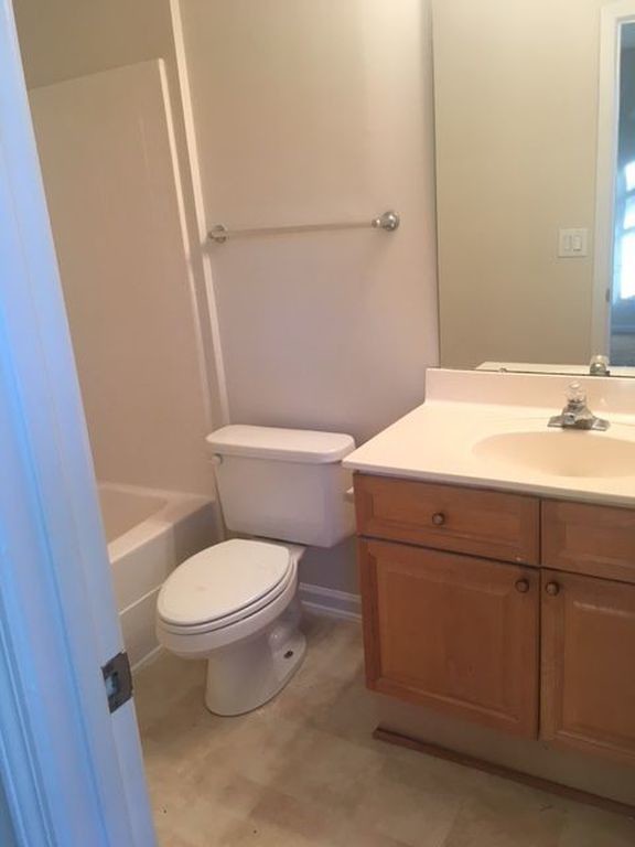 Building Photo - 6226 Rosecroft Dr