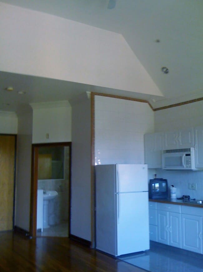 Building Photo - 2412 W 7th St Building Photo - 2412 W 7th St