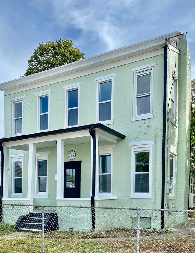 Primary Photo - 1126 Deutz Ave