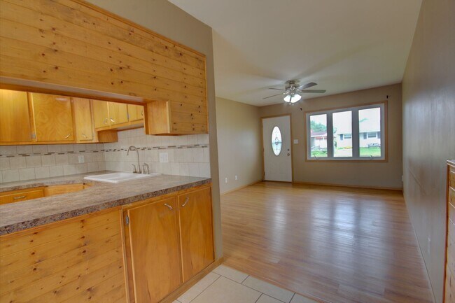 Building Photo - 3 bed home