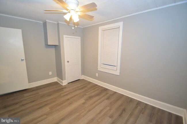 Foto del edificio - 374 Farnsworth Ave