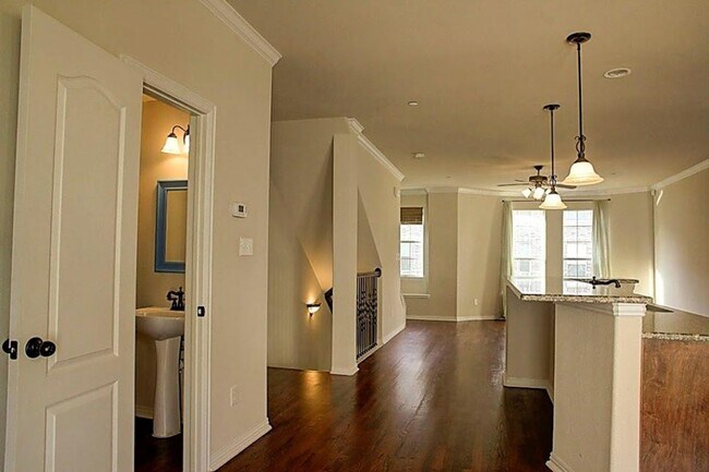 Building Photo - ***2500 Rockbrook Dr Unit #32***