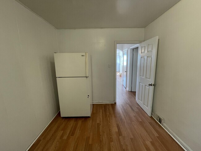 Building Photo - 6224 Algon Ave