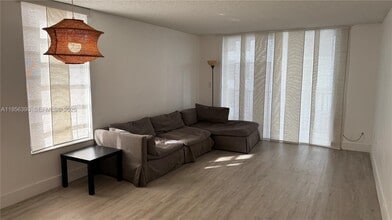 Building Photo - 9688 Fontainebleau Blvd