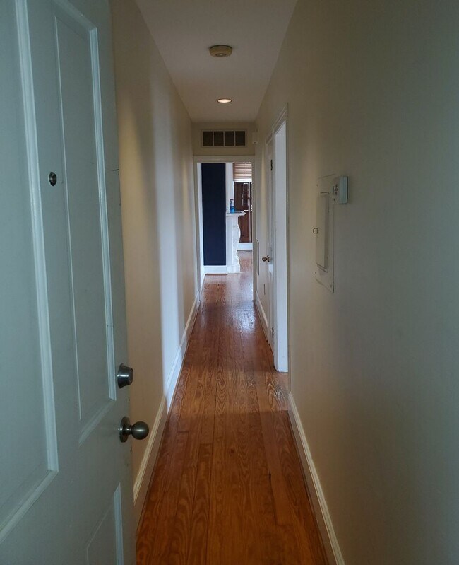 Building Photo - 817 S Bond Street Unit 2