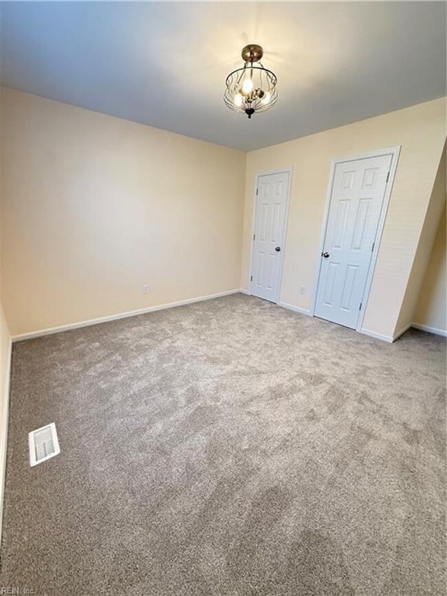 Building Photo - 3 BR 2.5 BA House