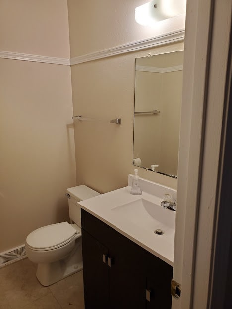hall bath - 4460 Santa Barbara