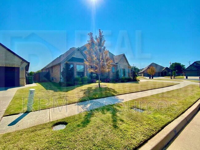 Building Photo - 15200 Daybright Dr