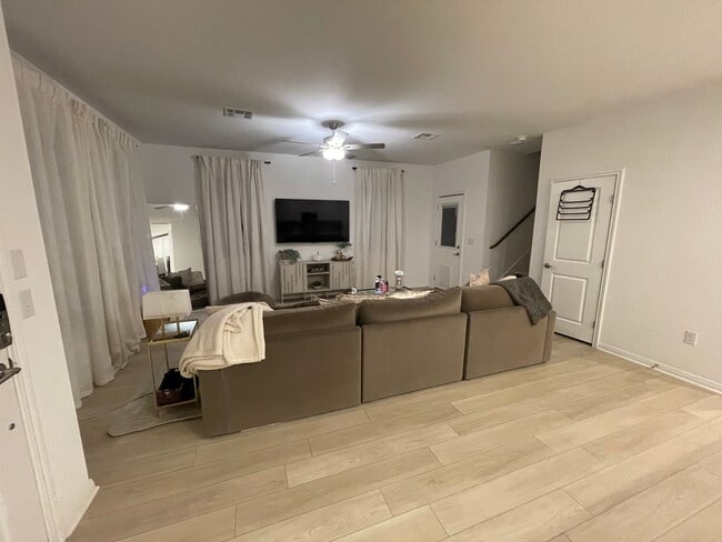 Foto del edificio - 5916 Jennifer Pasture Path