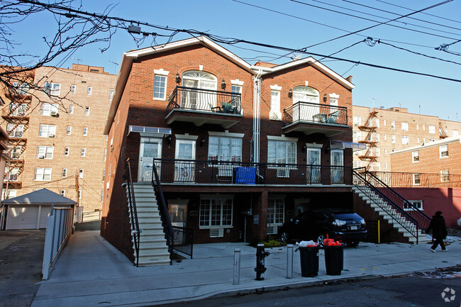 Building Photo - 60 Bay 31st St