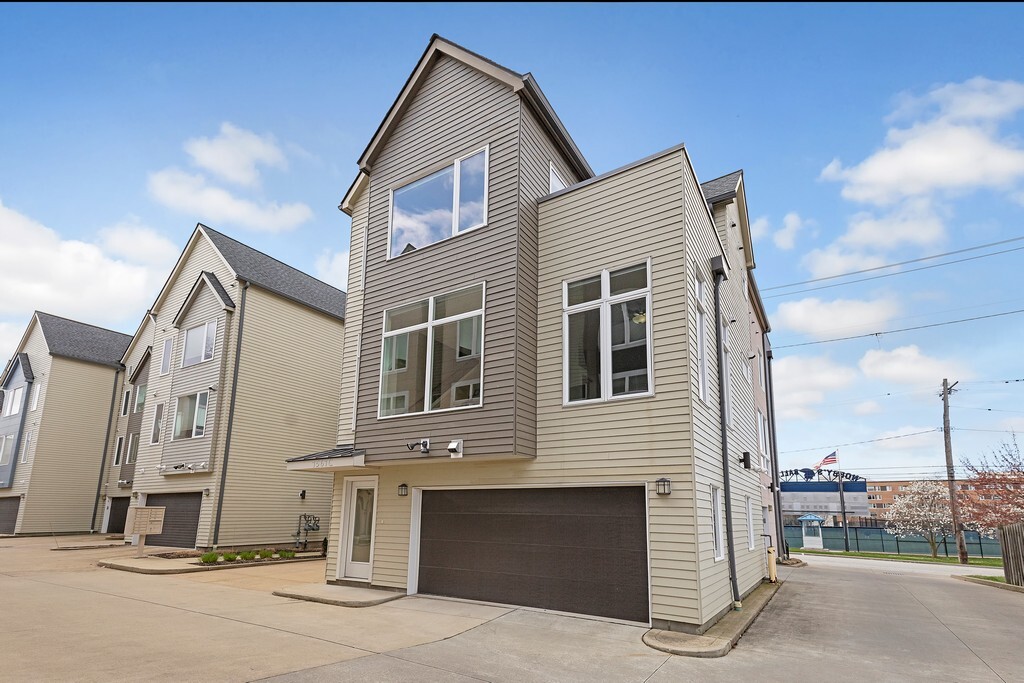 1561 E 118th St, Cleveland, OH 44106 Townhome Rentals in Cleveland OH