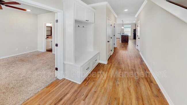 Building Photo - 909 Montclair Ave