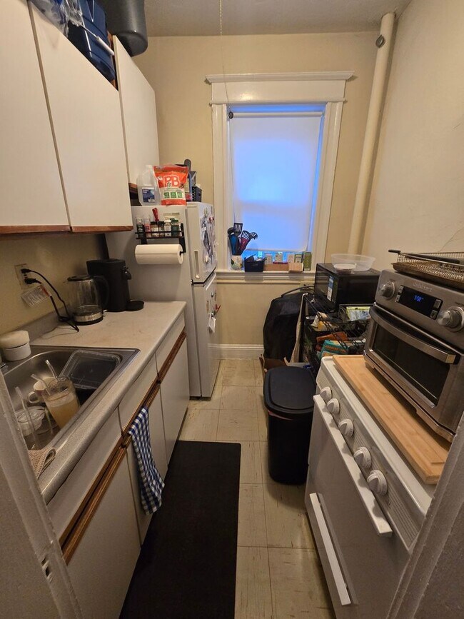 Building Photo - Allston 2 Bed Available 9/1
