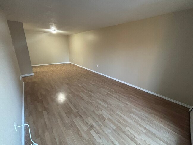 Building Photo - 225 Old Carriage Dr