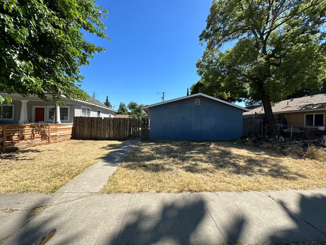 Building Photo - 380 Angelus Street Turlock, CA 95380