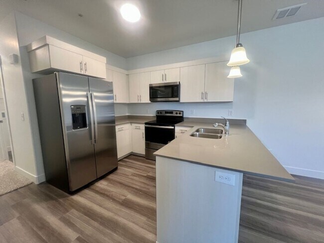Building Photo - Brand-new Condo Conveniently Located in Ri...