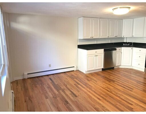 Building Photo - 146 Thorndike St