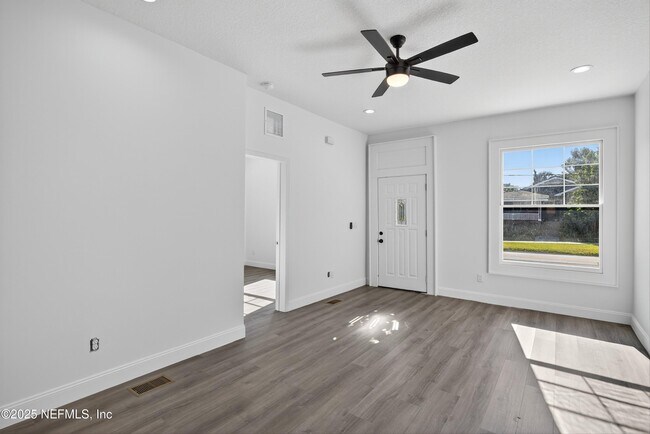 Building Photo - 2315 Park St