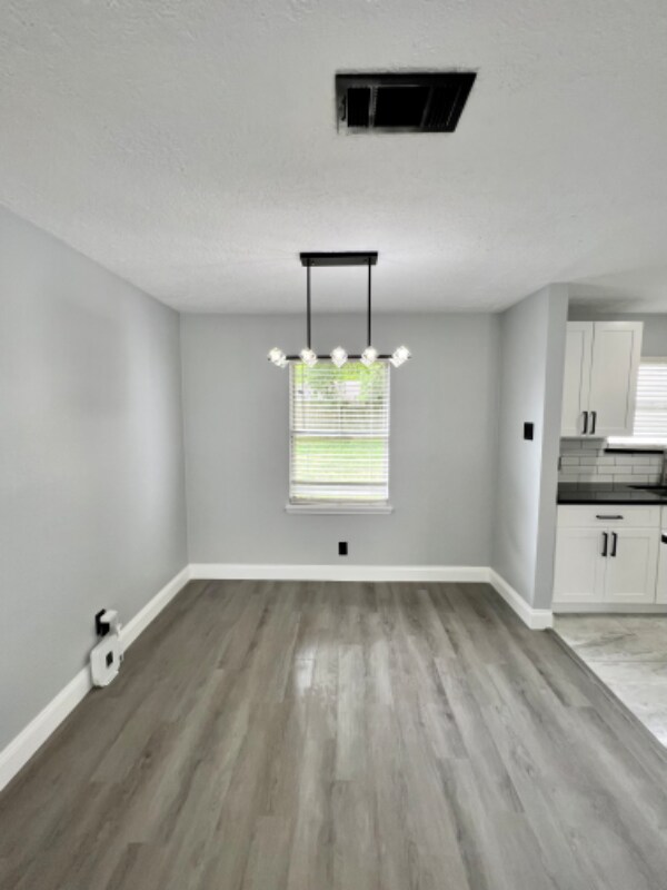 Foto del edificio - 5154 Balkin St