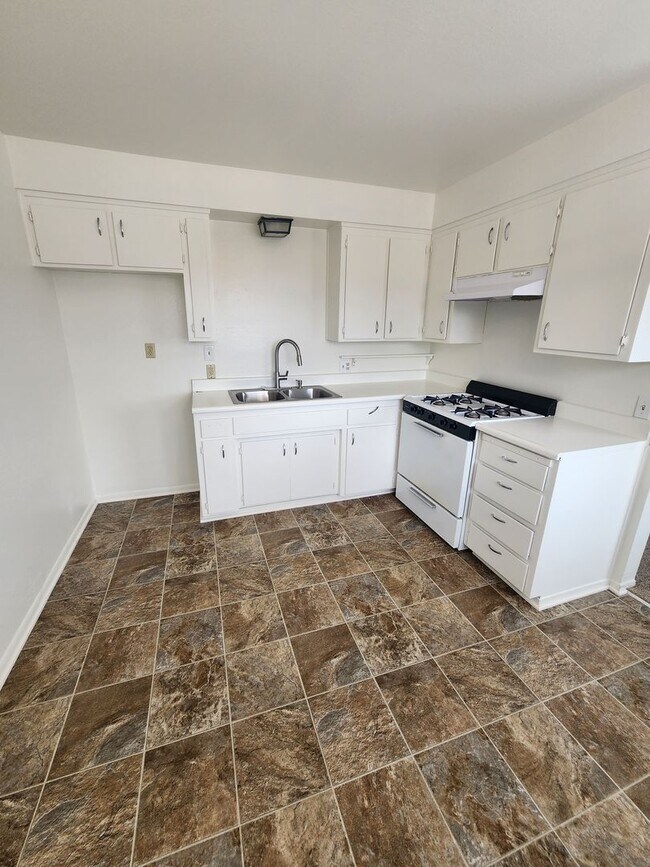 Building Photo - 2 Bed. 1 Bath Twin Home in Grover Beach