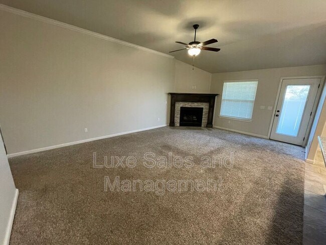 Foto del edificio - 9501 Ashford Dr