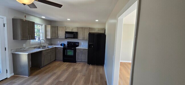 Foto del edificio - 7619 Parkview Dr