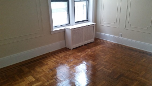 Foto del edificio - 9323 218th St