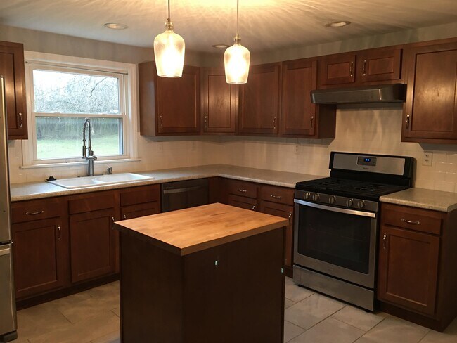 Foto del edificio - 553 Glenrose Ln