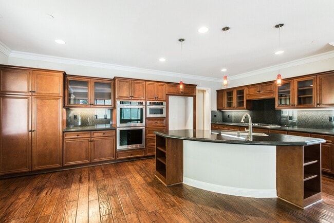 Foto del edificio - Beautiful 5 bedroom/ 3 Bath Miraleste home...