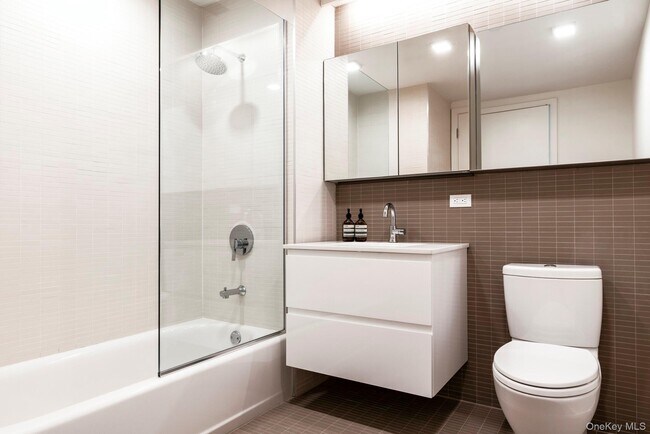 Foto del edificio - 42-37-40 27th St