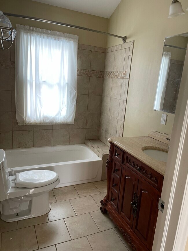 Foto del edificio - 1103 E 3rd Ave