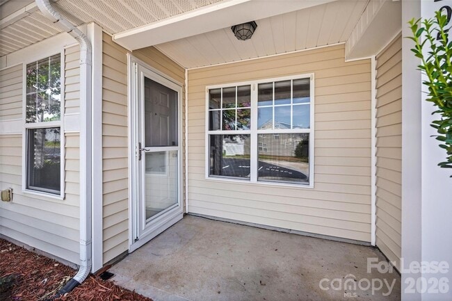 Building Photo - 2052 Shady Pond Dr