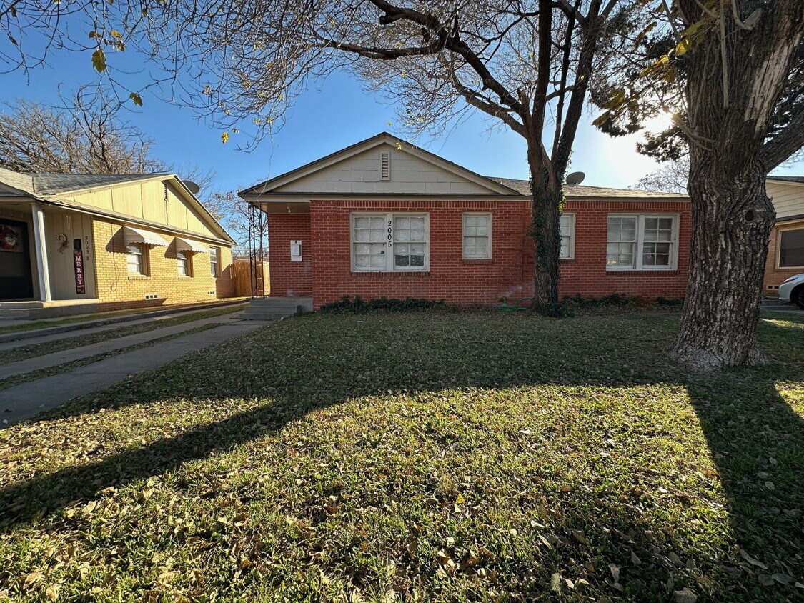 Foto principal - Cozy 1/1 with Private Yard, Close to TTU