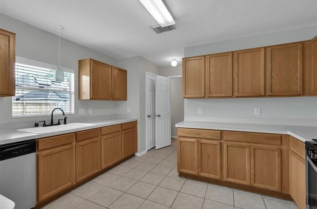 Building Photo - 635 Cypresswood Trce