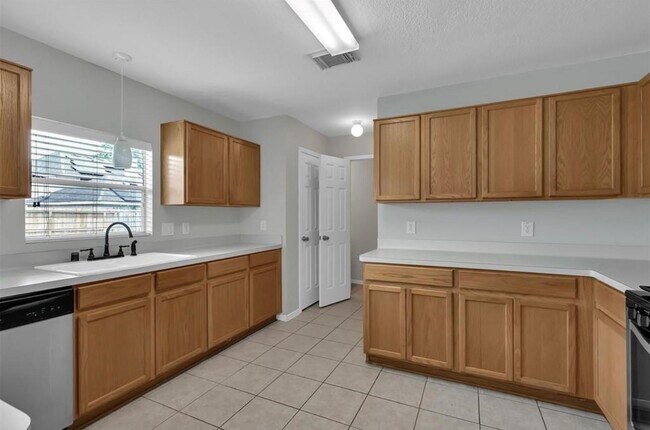 Foto del edificio - 635 Cypresswood Trce