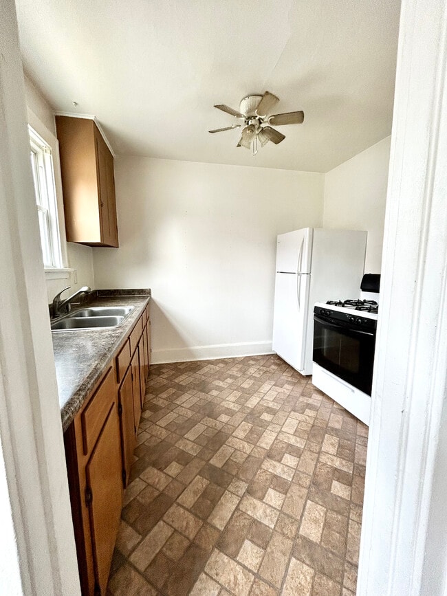 Building Photo - 3825 Wayne Ave