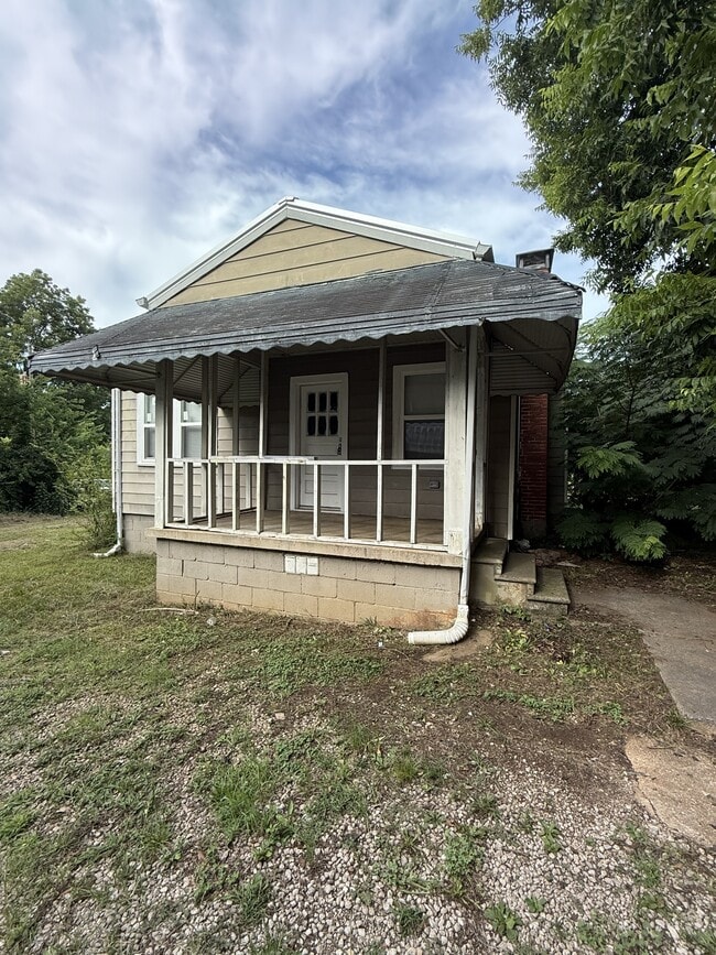 Building Photo - 332 Woodward Rd